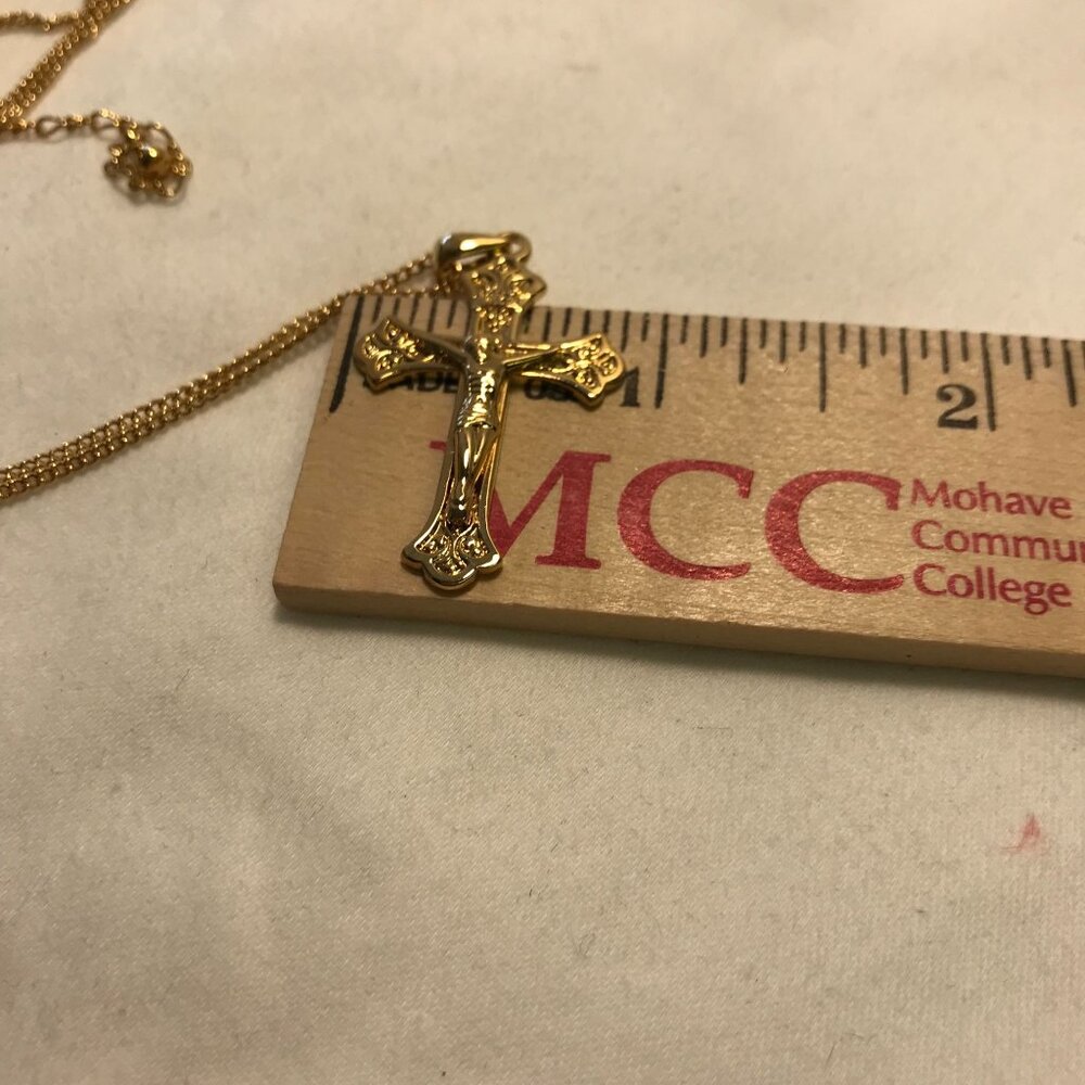 Avon Goldtone Crucifix Necklace 2002 Vintage - Picture 8 of 11